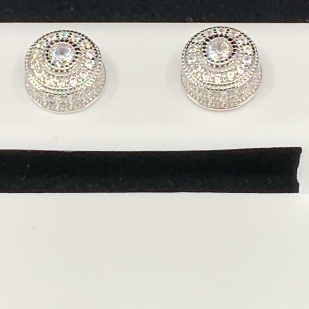 Jewelry - Picture 2 of 4